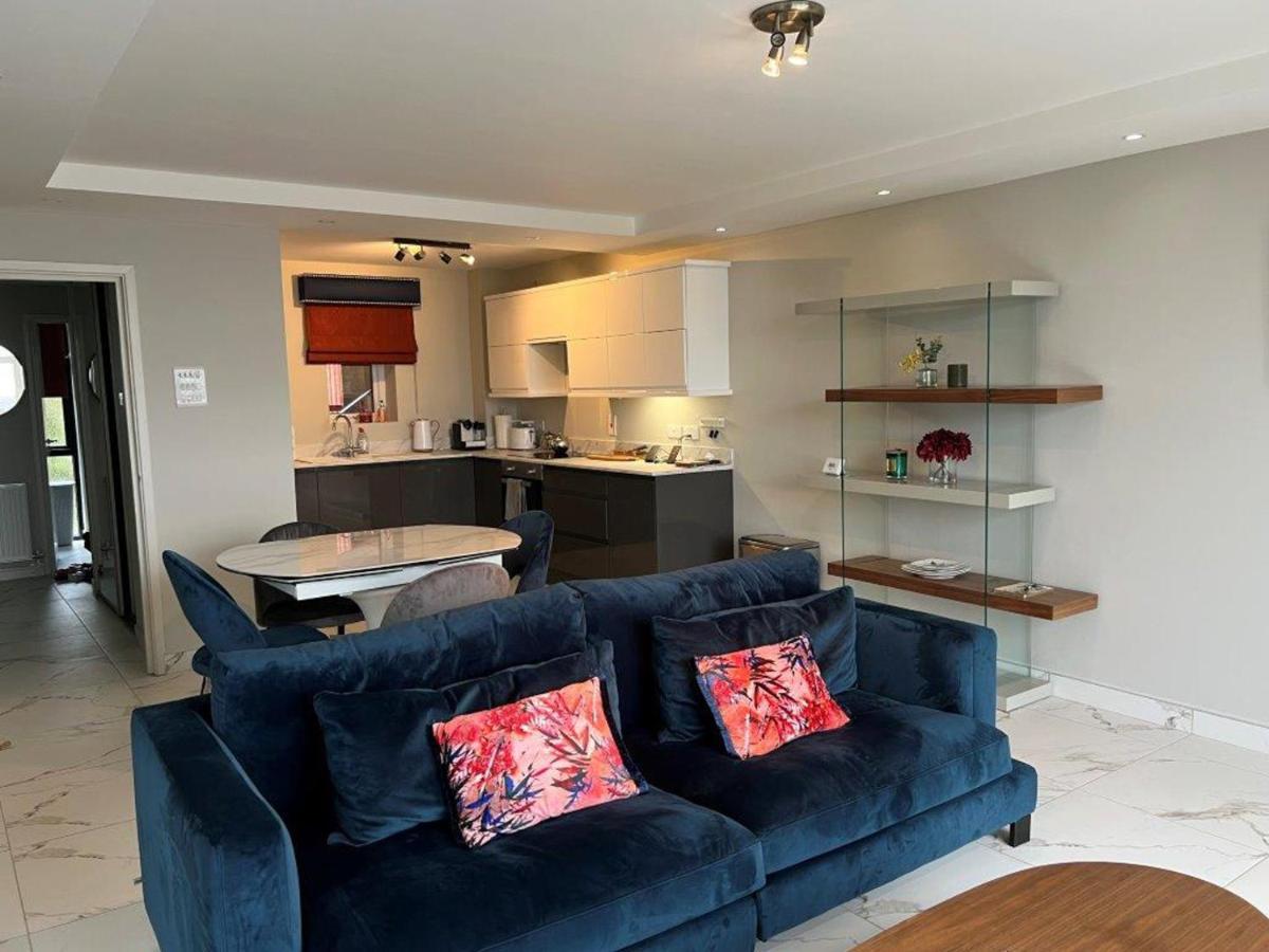 Modern Luxurious Apartment W/ Patio Balcony & View Jordanstown Exterior foto