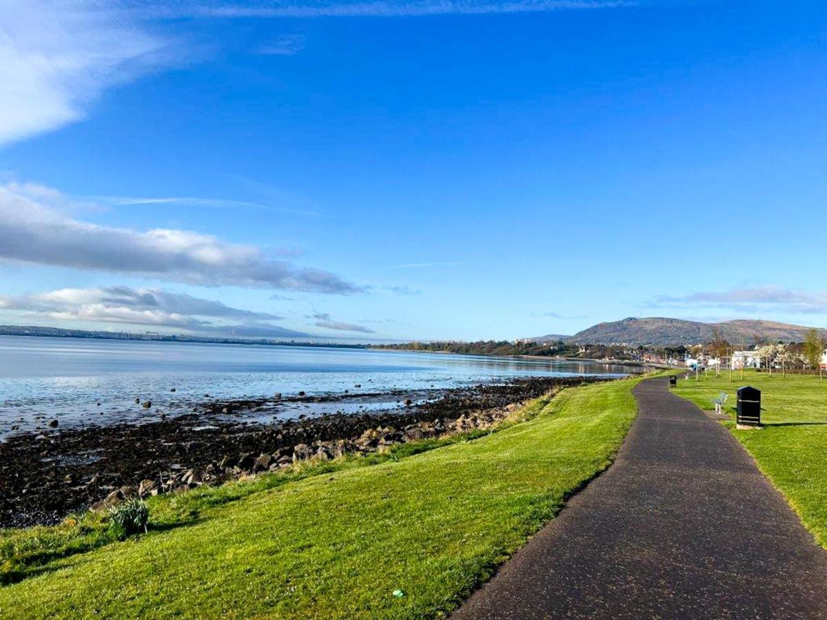 Modern Luxurious Apartment W/ Patio Balcony & View Jordanstown Exterior foto