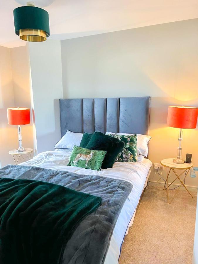 Modern Luxurious Apartment W/ Patio Balcony & View Jordanstown Exterior foto